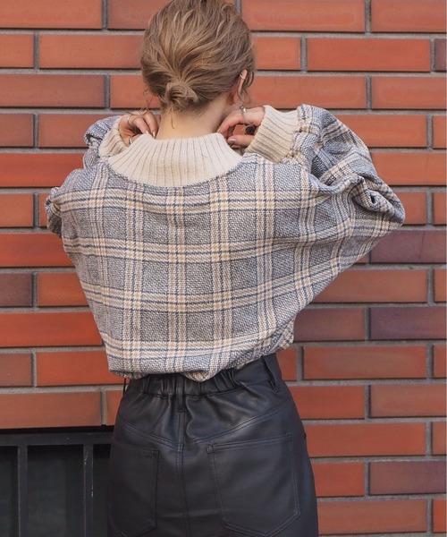 tiptop(ティップトップ)の「ニットリブ使いハイネックプルオーバー(スウェット・レディース・アイボリー/ブラック/ダークグレー/グレイッシュベージュ/ブルー/パープル/スモークピンク/B/A/D/E/C/F・FREE)」の17枚目の写真