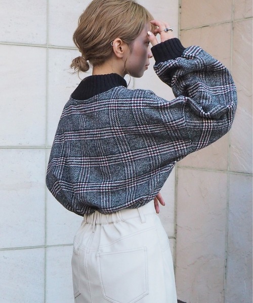 tiptop(ティップトップ)の「ニットリブ使いハイネックプルオーバー(スウェット・レディース・アイボリー/ブラック/ダークグレー/グレイッシュベージュ/ブルー/パープル/スモークピンク/B/A/D/E/C/F・FREE)」の22枚目の写真