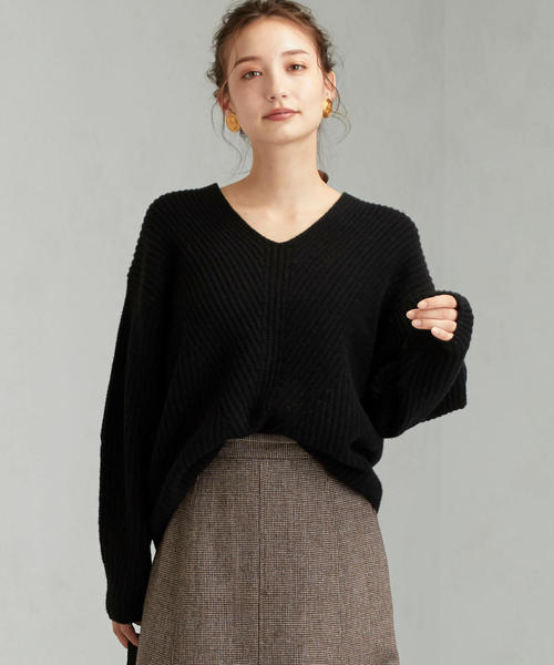 green label relaxing（グリーンレーベルリラクシング）の「[ ハミルトン ] HAMILTON SC カタアゼ Vネック ニット（ニット/セーター・レディース・ブラック/レッド/ナチュラル/モカ/ライトグレー/ターコイズブルー/ネイビー・FREE）」の2枚目の写真