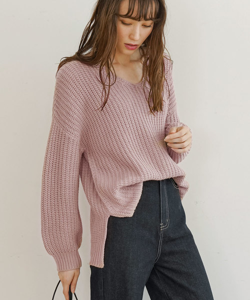 rectangle（レクタングル）の「サイドスリット畦編みＶネックニット（ニット/セーター・レディース・ブラック/ネイビー/ブルー/アイボリー/ボルドー/モカ/杢グレー/ピンク系その他・MEDIUM/LARGE）」の2枚目の写真