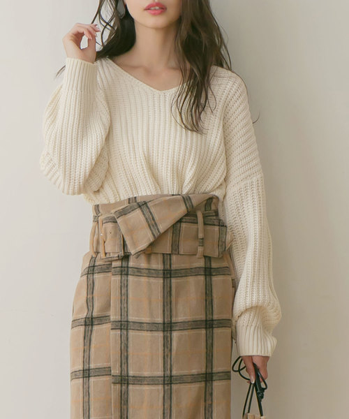 rectangle（レクタングル）の「サイドスリット畦編みＶネックニット（ニット/セーター・レディース・ブラック/ネイビー/ブルー/アイボリー/ボルドー/モカ/杢グレー/ピンク系その他・MEDIUM/LARGE）」の3枚目の写真