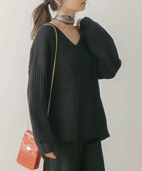 rectangle（レクタングル）の「サイドスリット畦編みＶネックニット（ニット/セーター・レディース・ブラック/ネイビー/ブルー/アイボリー/ボルドー/モカ/杢グレー/ピンク系その他・MEDIUM/LARGE）」の4枚目の写真