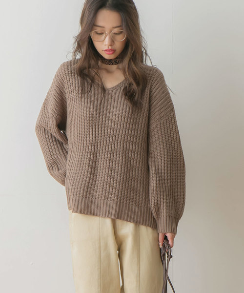 rectangle（レクタングル）の「サイドスリット畦編みＶネックニット（ニット/セーター・レディース・ブラック/ネイビー/ブルー/アイボリー/ボルドー/モカ/杢グレー/ピンク系その他・MEDIUM/LARGE）」の6枚目の写真