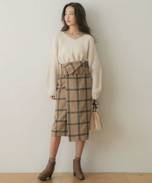 rectangle（レクタングル）の「サイドスリット畦編みＶネックニット（ニット/セーター・レディース・ブラック/ネイビー/ブルー/アイボリー/ボルドー/モカ/杢グレー/ピンク系その他・MEDIUM/LARGE）」の9枚目の写真