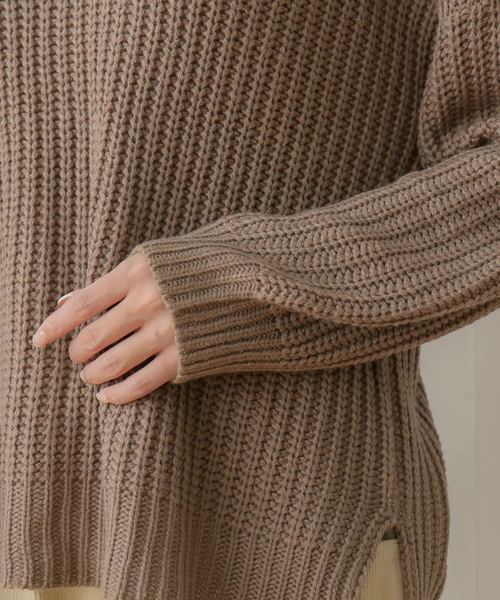 rectangle（レクタングル）の「サイドスリット畦編みＶネックニット（ニット/セーター・レディース・ブラック/ネイビー/ブルー/アイボリー/ボルドー/モカ/杢グレー/ピンク系その他・MEDIUM/LARGE）」の19枚目の写真