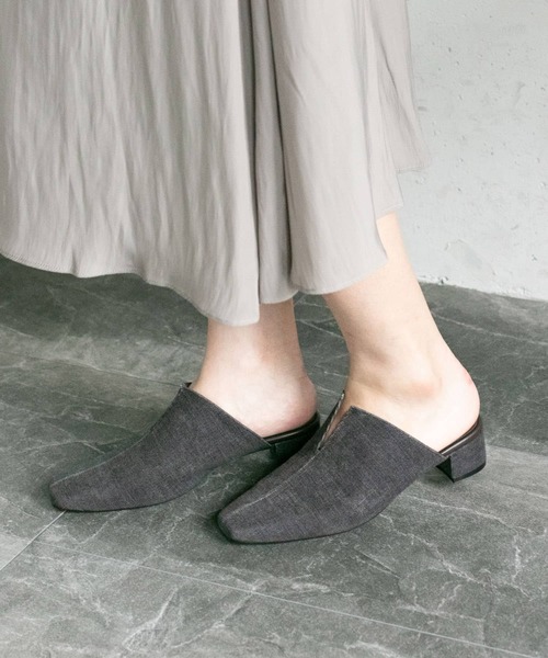 URBAN RESEARCH ROSSO（アーバンリサーチロッソ）の「センターシームミュール∴（サンダル・レディース・チャコールグレー/マスタード・38/36/37）」の2枚目の写真