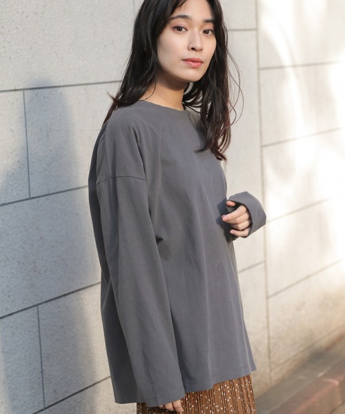 LAKOLE(ラコレ)の「USAコットンBIGロングTシャツ / LAKOLE(Tシャツ/カットソー・レディース・オフホワイト/カーキ/スモーク/ライトベージュ・SMALL/MEDIUM)」の4枚目の写真