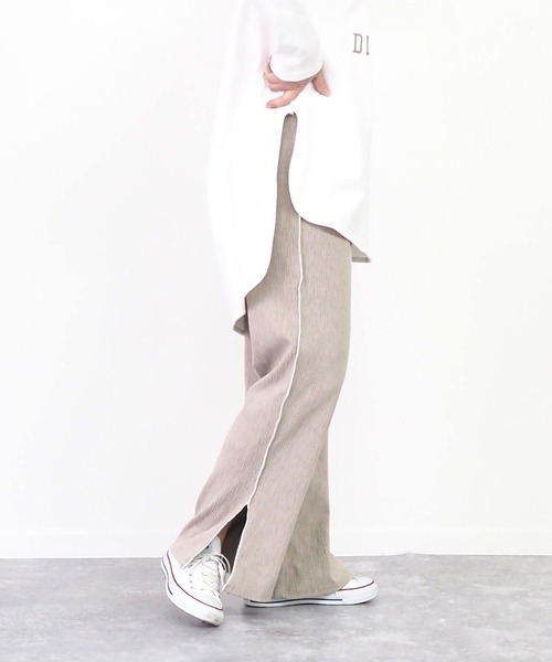 Riberry(リベリー)の「ランダムリブスリットパンツ(その他パンツ・レディース・ブラック/ベージュ/カーキ/キャメル・MEDIUM)」の4枚目の写真