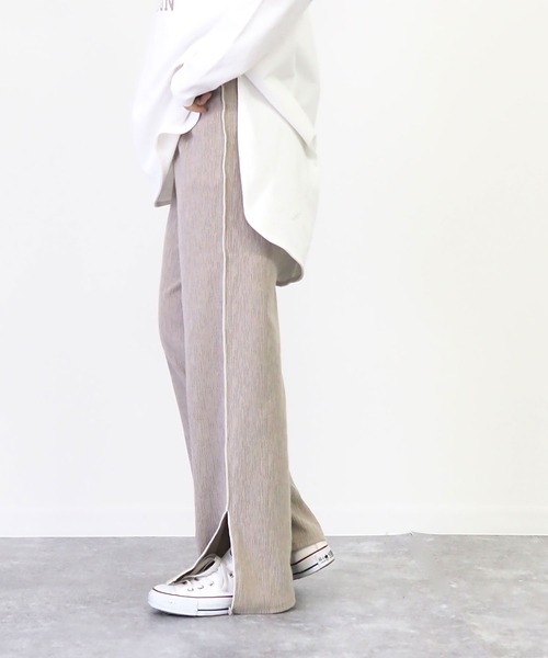 Riberry(リベリー)の「ランダムリブスリットパンツ(その他パンツ・レディース・ブラック/ベージュ/カーキ/キャメル・MEDIUM)」の14枚目の写真