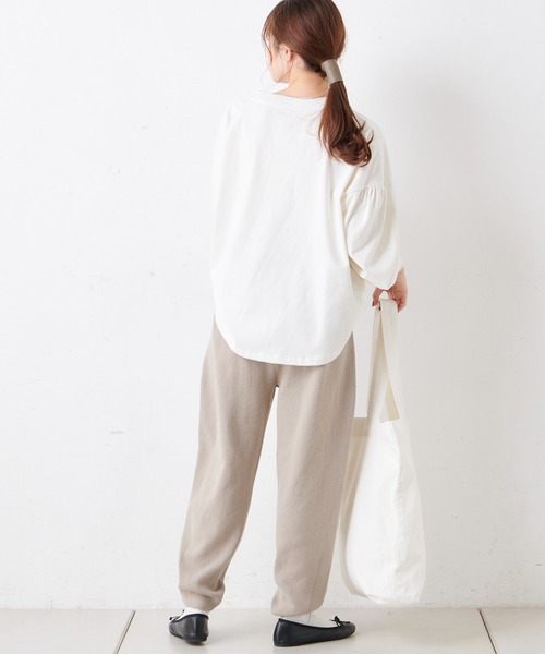 PUAL CE CIN(ピュアルセシン)の「エンボスロゴトート付きロゴ刺繍プルオーバー(Tシャツ/カットソー・レディース・ブラック/ホワイト/オリーブ・FREE)」の8枚目の写真