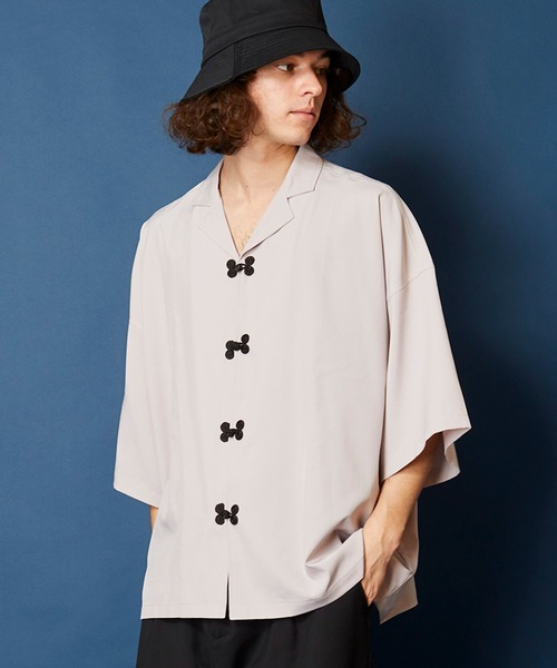 MEMENTISM(メメントイズム)の「ルーズビッグシルエットチャイナ開襟アロハシャツ(シャツ/ブラウス・メンズ・ネイビー/ブルー/グリーン/ウィート/ブラウン/ブラック/ブラウン系/ピンク系/パープル系/ベージュ系/グリーン系/ブラック系/ダークグリーン系/ライトグリーン系/ネイビー系/グレー系・FREE)」の3枚目の写真