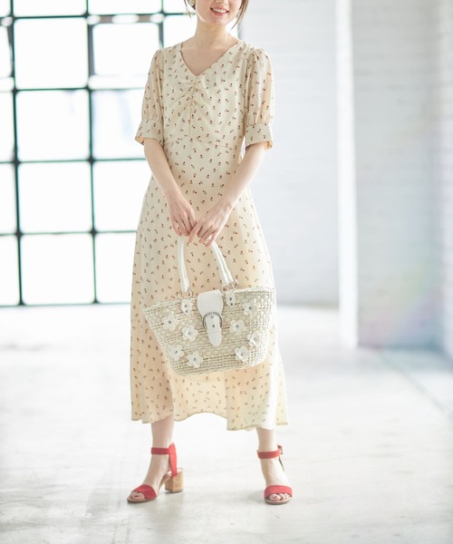 tocco closet（トッコ　クローゼット）の「フェイクレザーフラワーモチーフ付きカゴバッグ（かごバッグ・レディース・オフホワイト/ブラック/ピンク・FREE）」の4枚目の写真