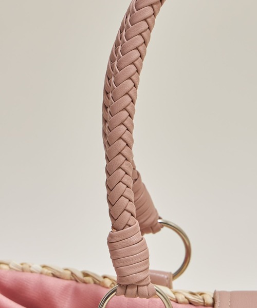 tocco closet（トッコ　クローゼット）の「フェイクレザーフラワーモチーフ付きカゴバッグ（かごバッグ・レディース・オフホワイト/ブラック/ピンク・FREE）」の7枚目の写真