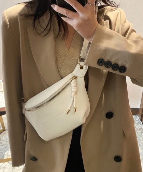 KOR（ケーオーアール）の「チェーン付きボディバック　斜めがけ（ボディバッグ/ウエストポーチ・レディース・ホワイト/ブラック・FREE）」の3枚目の写真