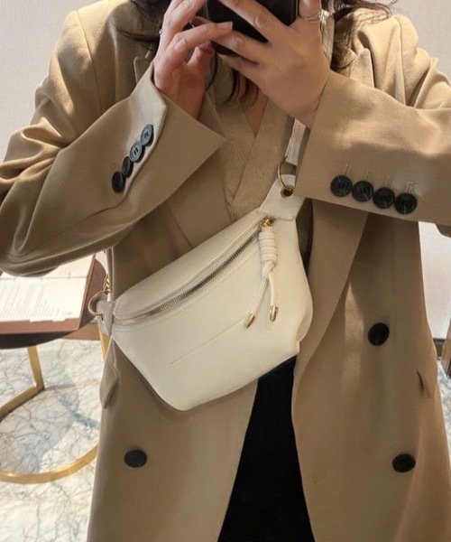 KOR（ケーオーアール）の「チェーン付きボディバック　斜めがけ（ボディバッグ/ウエストポーチ・レディース・ホワイト/ブラック・FREE）」の5枚目の写真