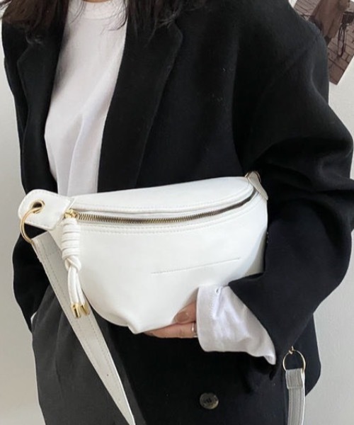 KOR（ケーオーアール）の「チェーン付きボディバック　斜めがけ（ボディバッグ/ウエストポーチ・レディース・ホワイト/ブラック・FREE）」の6枚目の写真