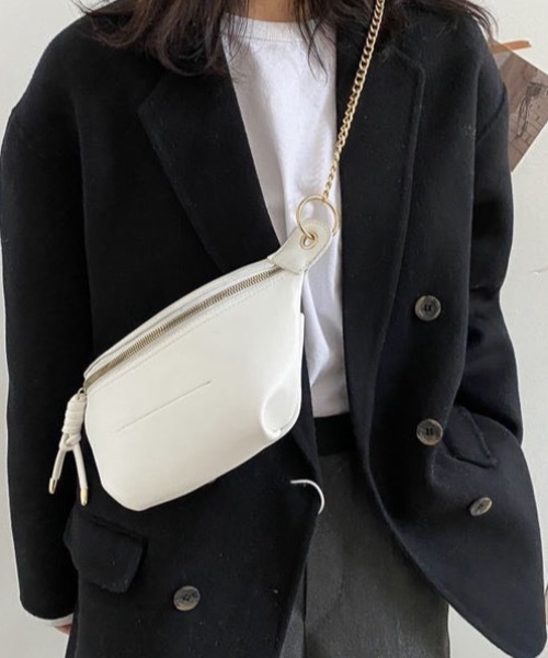 KOR（ケーオーアール）の「チェーン付きボディバック　斜めがけ（ボディバッグ/ウエストポーチ・レディース・ホワイト/ブラック・FREE）」の7枚目の写真