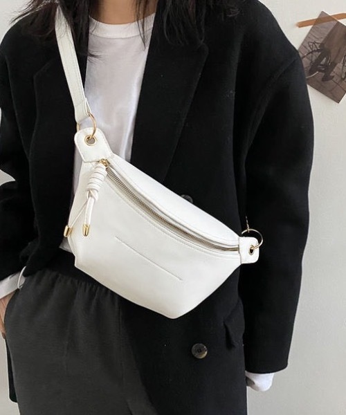 KOR（ケーオーアール）の「チェーン付きボディバック　斜めがけ（ボディバッグ/ウエストポーチ・レディース・ホワイト/ブラック・FREE）」の8枚目の写真