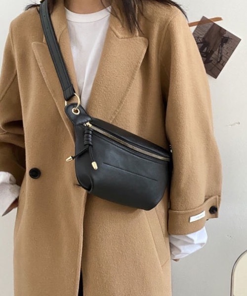 KOR（ケーオーアール）の「チェーン付きボディバック　斜めがけ（ボディバッグ/ウエストポーチ・レディース・ホワイト/ブラック・FREE）」の12枚目の写真