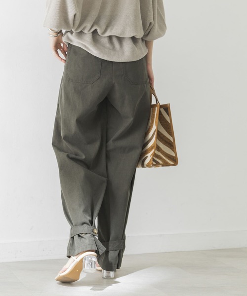 URBAN RESEARCH（アーバンリサーチ）の「ヘムベルトタックパンツ（その他パンツ・レディース・ホワイト系その他/カーキ・38/36）」の2枚目の写真
