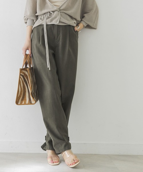 URBAN RESEARCH（アーバンリサーチ）の「ヘムベルトタックパンツ（その他パンツ・レディース・ホワイト系その他/カーキ・38/36）」の3枚目の写真