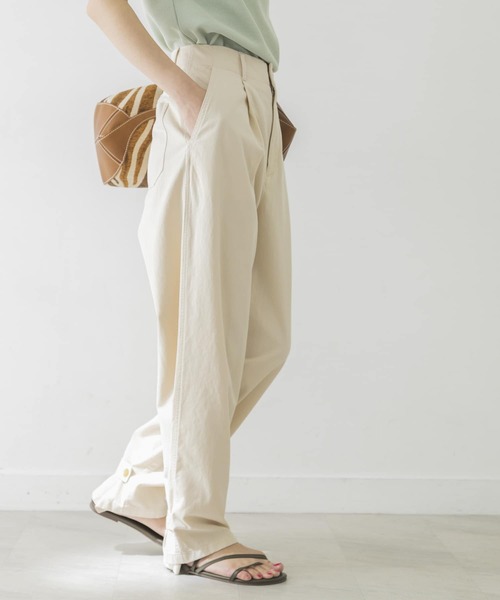 URBAN RESEARCH（アーバンリサーチ）の「ヘムベルトタックパンツ（その他パンツ・レディース・ホワイト系その他/カーキ・38/36）」の10枚目の写真