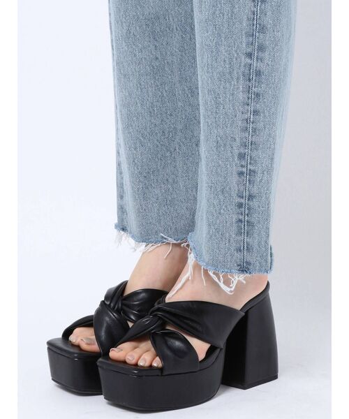 EMODA(エモダ)の「ユーズドクラッシュハイウエストジーンズ(デニムパンツ・レディース・ライトブルー/インディゴブルー・SMALL/MEDIUM/X-SMALL)」の15枚目の写真