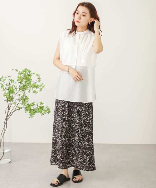 SENSE OF PLACE by URBAN RESEARCH(センスオブプレイスバイアーバンリサーチ)の「ピンタックレイヤードノースリーブシャツ(シャツ/ブラウス・レディース・グリーン/オフホワイト/ブラック・ONE)」の5枚目の写真