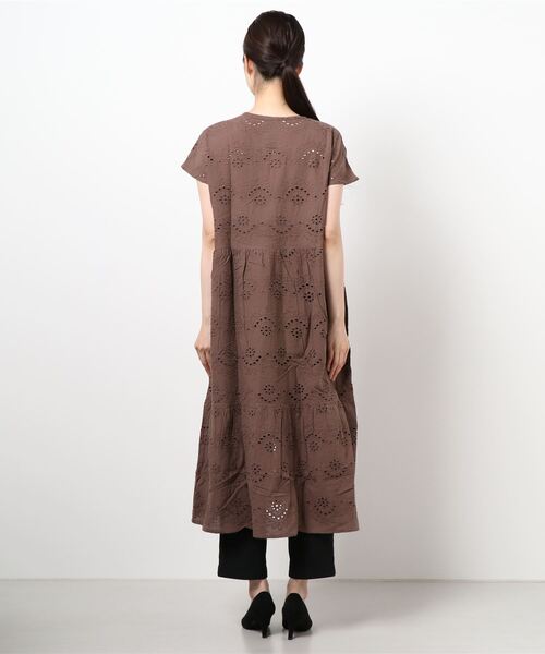 Samansa Mos2 blue（サマンサモスモスブルー）の「シフリーワンピース（ワンピース・レディース・オフホワイト/ブラック/ブラウン・ﾌﾘ-）」の5枚目の写真