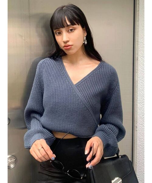 EMODA(エモダ)の「フロントクロスリブニット(ニット/セーター・レディース・ブラック/カーキ/ブルー/アイボリー・FREE)」の4枚目の写真