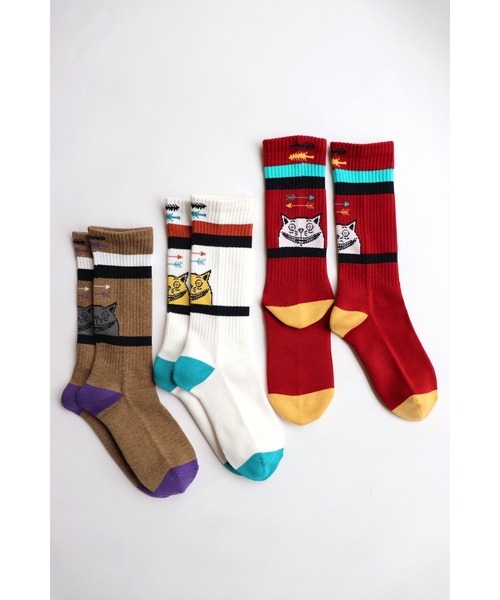 AlexanderLeeChang(アレキサンダーリーチャン)の「AlexanderLeeChang/アレキサンダーリーチャン YOSHI47 SOCKS ロゴ(ソックス/靴下・メンズ・ブラウン/ホワイト/レッド・FREE)」の1枚目の写真