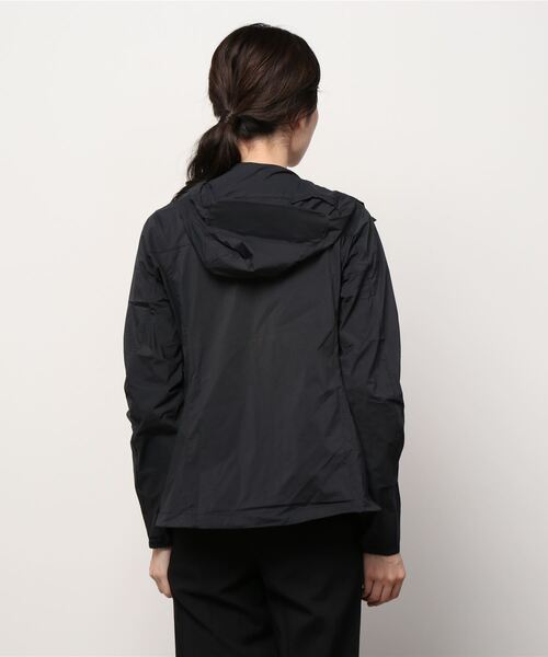 ARC'TERYX（アークテリクス）の「ARC'TERYX SQUAMISH HOODYアークテリクス スコーミッシュ フーディー マウンテンパーカー（マウンテンパーカー・レディース・ブラック・SMALL/MEDIUM）」の7枚目の写真