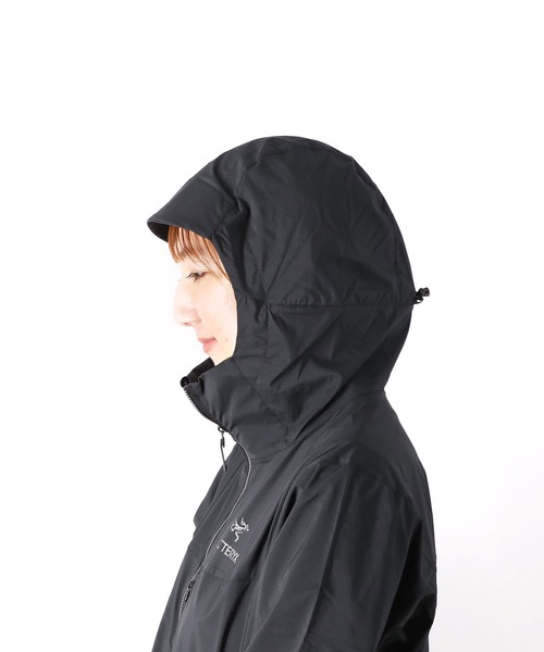 ARC'TERYX（アークテリクス）の「ARC'TERYX SQUAMISH HOODYアークテリクス スコーミッシュ フーディー マウンテンパーカー（マウンテンパーカー・レディース・ブラック・SMALL/MEDIUM）」の5枚目の写真