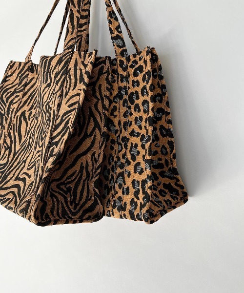 histoire（イストワール）の「ジャガードスクエアトートバッグ（ショルダーバッグ・レディース・ブラウン/キャメル・FREE）」の2枚目の写真