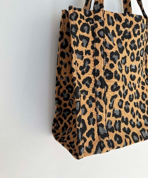 histoire（イストワール）の「ジャガードスクエアトートバッグ（ショルダーバッグ・レディース・ブラウン/キャメル・FREE）」の5枚目の写真