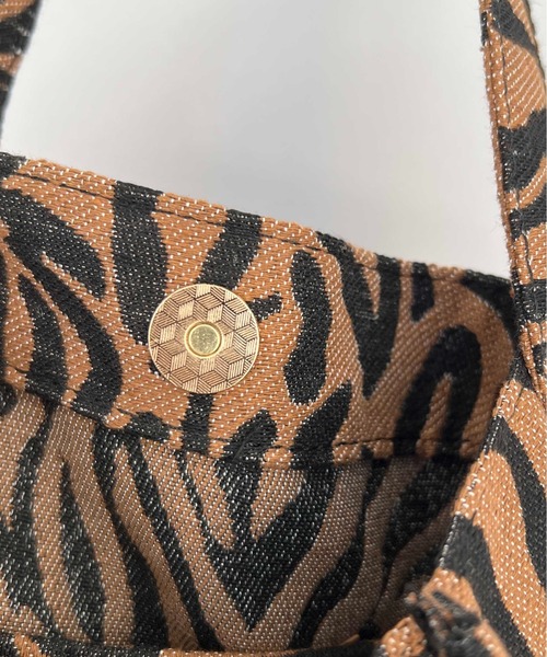 histoire（イストワール）の「ジャガードスクエアトートバッグ（ショルダーバッグ・レディース・ブラウン/キャメル・FREE）」の6枚目の写真