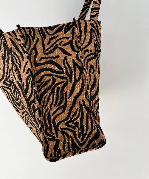 histoire（イストワール）の「ジャガードスクエアトートバッグ（ショルダーバッグ・レディース・ブラウン/キャメル・FREE）」の8枚目の写真