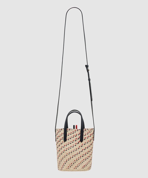 THOM BROWNE（トムブラウン）の「MINI BASKET TOTE CROSSBODY W/ GINGHAM OXFORD SCARF & RWB STRIPE EMBROIDERY ON RAFFIA（ショルダーバッグ・レディース・ナチュラル・ONE SIZE）」の3枚目の写真