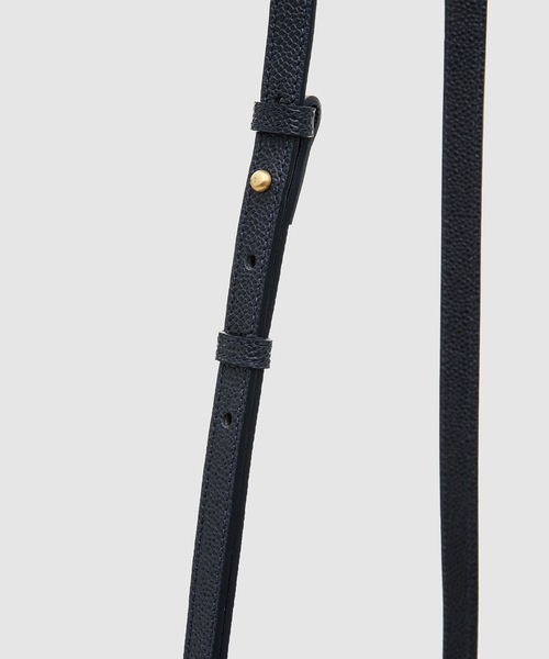 THOM BROWNE（トムブラウン）の「MINI BASKET TOTE CROSSBODY W/ GINGHAM OXFORD SCARF & RWB STRIPE EMBROIDERY ON RAFFIA（ショルダーバッグ・レディース・ナチュラル・ONE SIZE）」の6枚目の写真