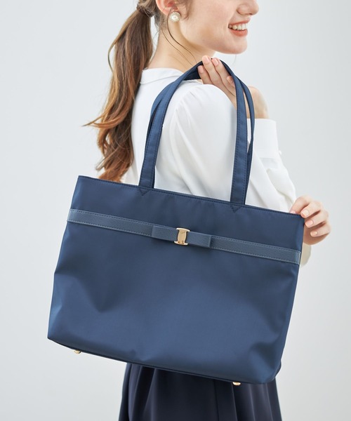 tocco closet(トッコ クローゼット)の「リボンテープナイロンバッグ(ハンドバッグ・レディース・ブラック/ベージュ/ネイビー・FREE)」の3枚目の写真