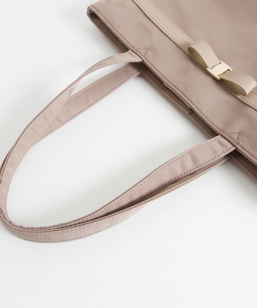 tocco closet(トッコ クローゼット)の「リボンテープナイロンバッグ(ハンドバッグ・レディース・ブラック/ベージュ/ネイビー・FREE)」の15枚目の写真