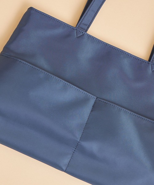 tocco closet(トッコ クローゼット)の「リボンテープナイロンバッグ(ハンドバッグ・レディース・ブラック/ベージュ/ネイビー・FREE)」の14枚目の写真