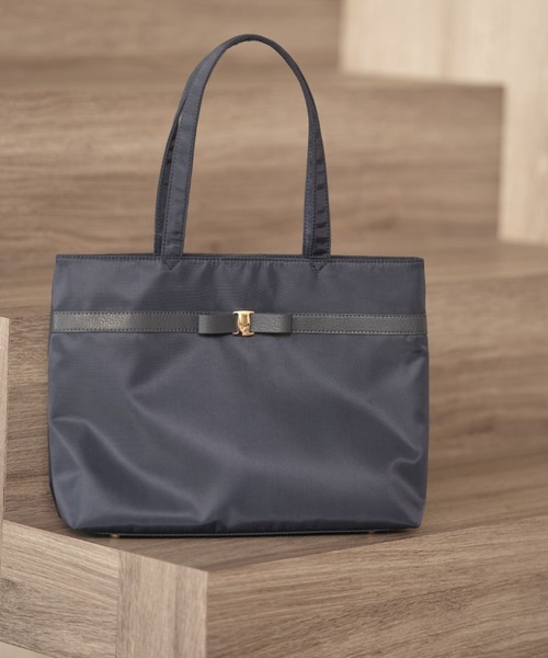 tocco closet(トッコ クローゼット)の「リボンテープナイロンバッグ(ハンドバッグ・レディース・ブラック/ベージュ/ネイビー・FREE)」の21枚目の写真
