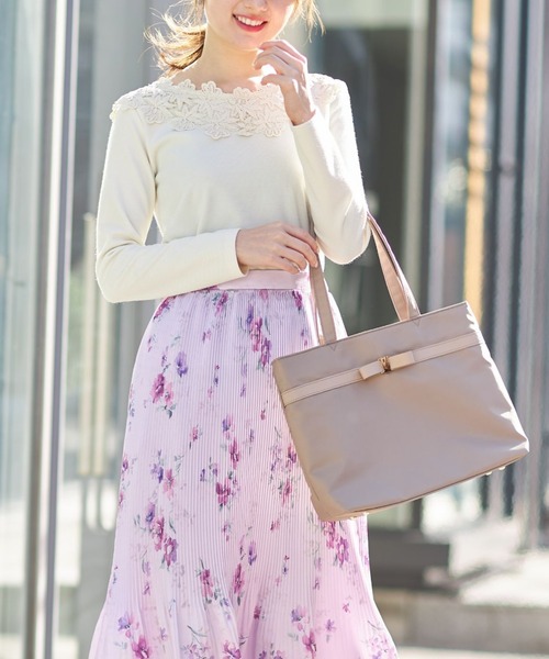 tocco closet(トッコ クローゼット)の「リボンテープナイロンバッグ(ハンドバッグ・レディース・ブラック/ベージュ/ネイビー・FREE)」の5枚目の写真