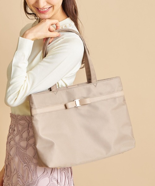 tocco closet(トッコ クローゼット)の「リボンテープナイロンバッグ(ハンドバッグ・レディース・ブラック/ベージュ/ネイビー・FREE)」の8枚目の写真