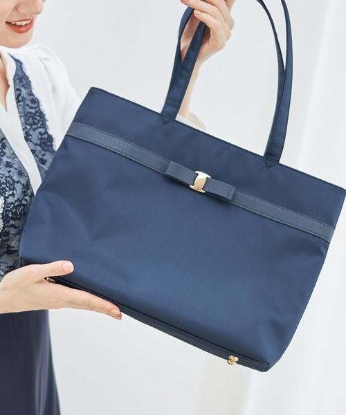 tocco closet(トッコ クローゼット)の「リボンテープナイロンバッグ(ハンドバッグ・レディース・ブラック/ベージュ/ネイビー・FREE)」の13枚目の写真