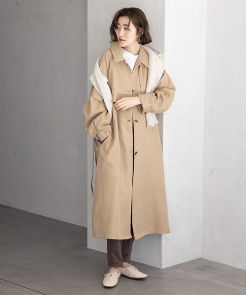 GeeRA（ジーラ）の「2WAYカラーボリュームスリーブコート（トレンチコート・レディース・ベージュ/サンドグレー/ライトカーキ・MEDIUM）」の4枚目の写真