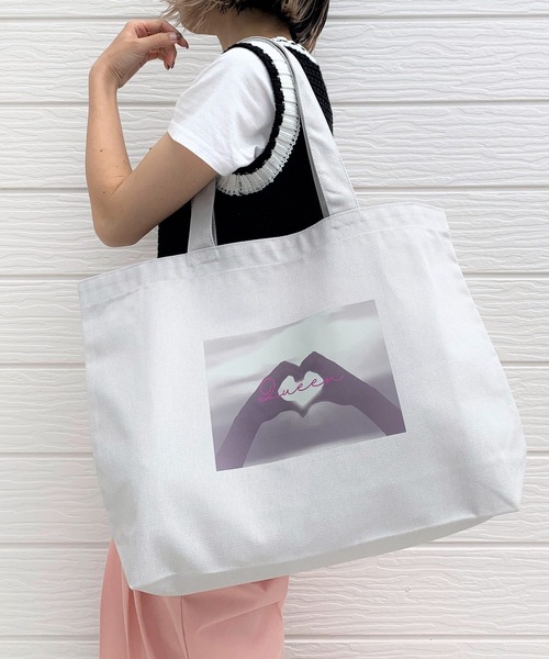 Q（キュー）の「フォトプリントキャンバストート（トートバッグ・レディース・ライトグレー/ブラック・MEDIUM）」の12枚目の写真