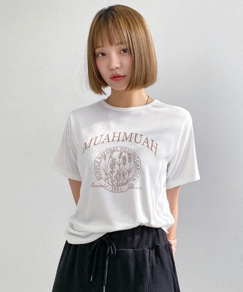 muahmuah(ムーアムーア)の「A'GEM/9 × .kom『muah muah/ムーアムーア』MUAH SIGNATURE REGULAR FIT HALF T-SHIRT/シグニチャー ハーフ スリーブ Tシャツ(Tシャツ/カットソー・レディース・ライトブルー/ベージュ/パープル/グレー/アイボリー/ブラック・FREE)」の7枚目の写真