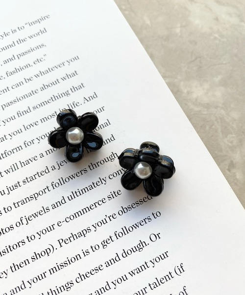 TONE SELECT GOODS(トーンセレクトグッズ)の「【Liaa】ミニフラワーヘアクリップセット(バレッタ/ヘアクリップ・レディース・ブラウン/ベージュ/ブラック/ホワイト・FREE)」の2枚目の写真